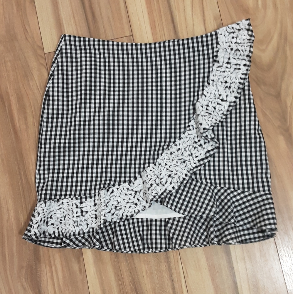 J Marie Maggie Gingham Faux Wrap Embroderied Ruffle Detai Black and White Skirt